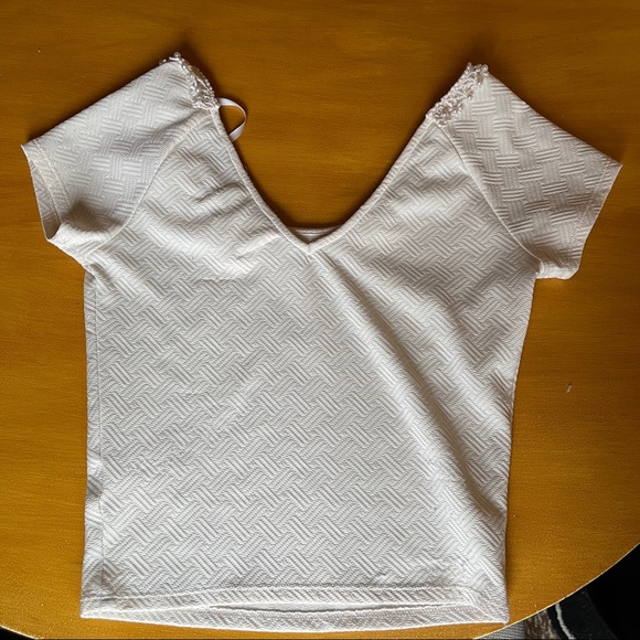 Urban Outfitters Cream Crop w/Daisies and Pearls M - Picture 4 of 4